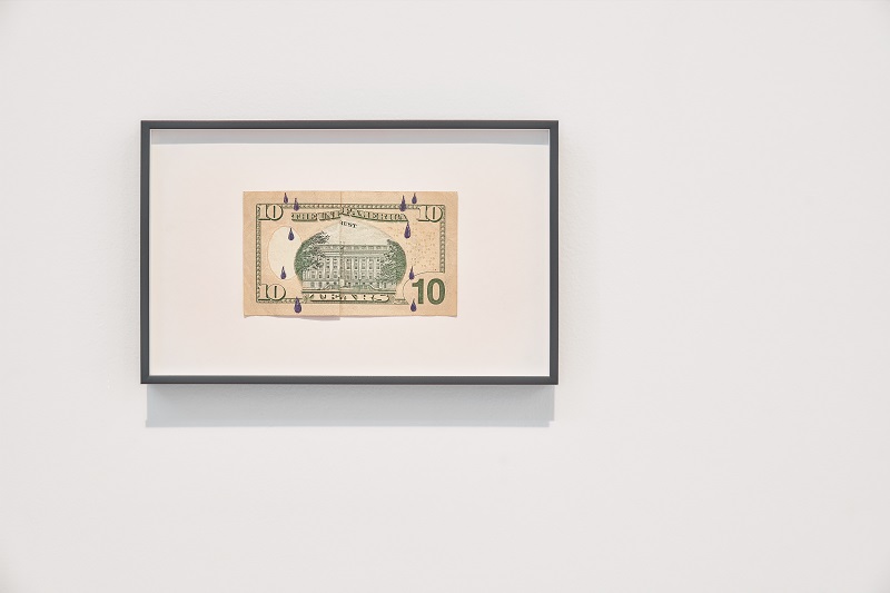 claire fontaine your money and your life galerias municipais capa